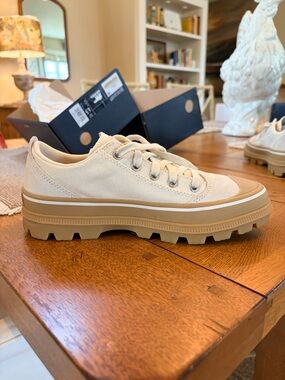 SOREL SCOUT N ABOUT LOW SNEAKER COLOR CHALK SIZE 6.5 USED GOOD CONDITION